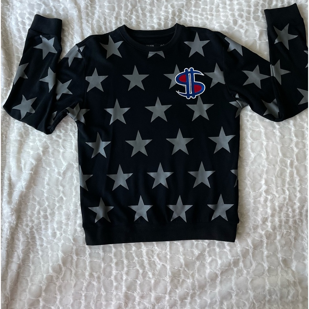 HUDSON pre-owned young men black with grey stars sweater. Size (M).